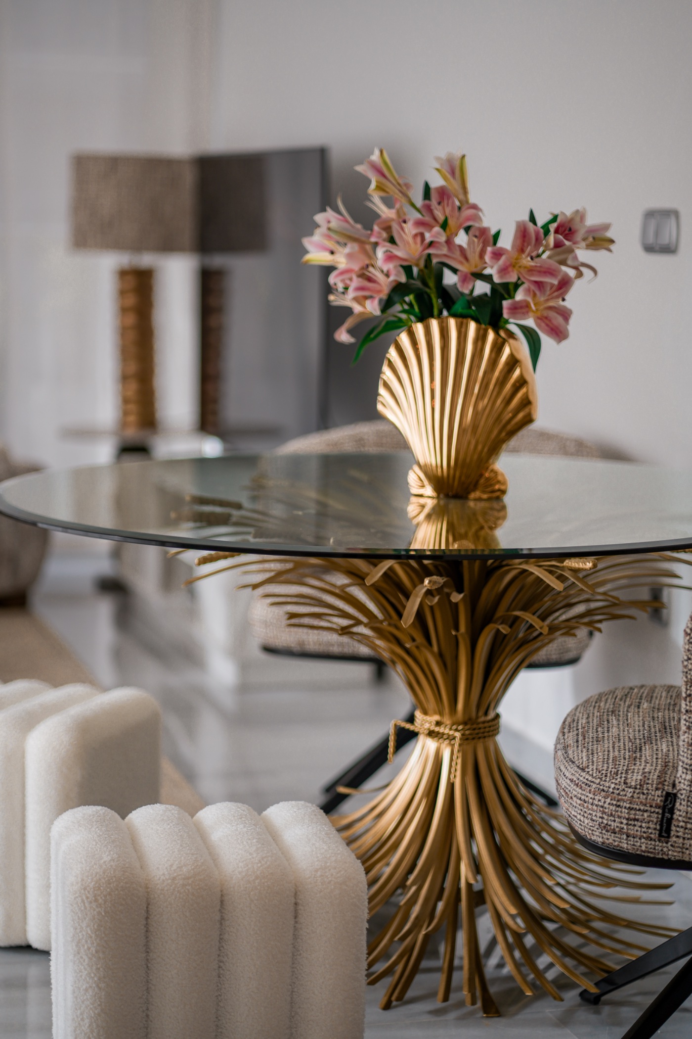 Dining table detail